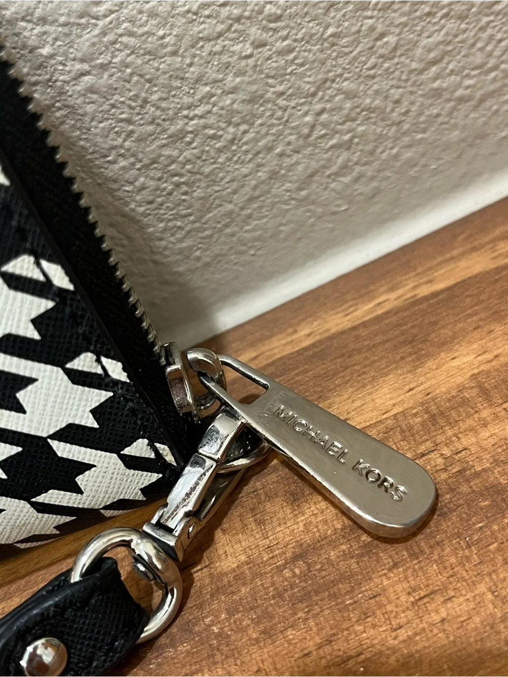 Michael Kors Black & White Houndstooth Zip-Around Wristlet